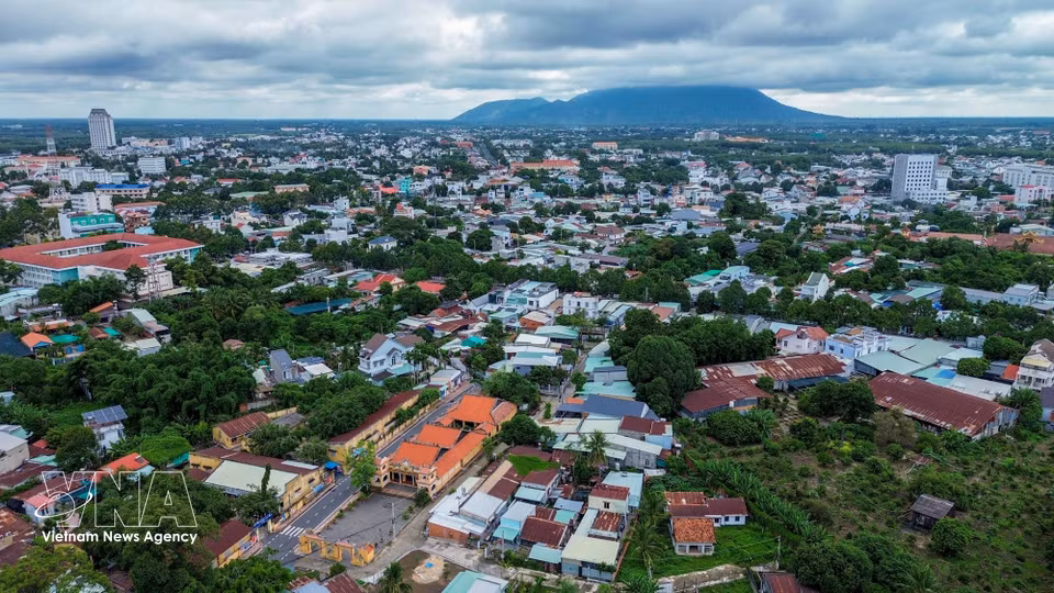 El templo resguarda el legado de los primeros pobladores que transformaron estas tierras, fundaron aldeas y sentaron las bases de la actual provincia de Tay Ninh. (Foto: VNA)