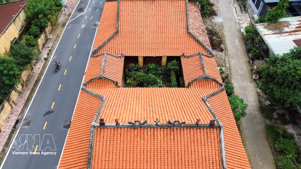 La singular arquitectura del templo comunal Hiep Ninh refleja la estrecha relación entre su valor histórico, arquitectónico y espiritual y la historia de la colonización, la fundación de aldeas y la preservación de la tierra de Tay Ninh a lo largo de generaciones. (Foto: VNA)