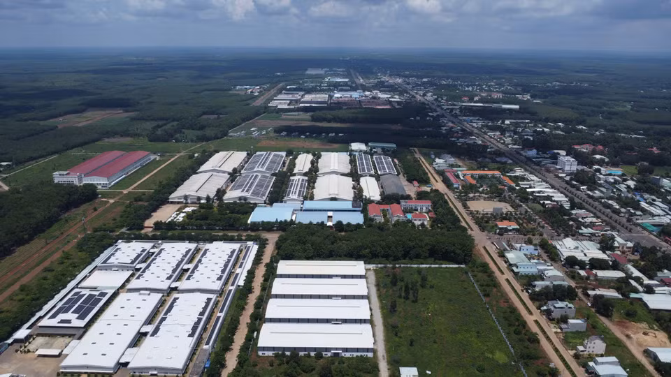 El parque industrial Dong Xoai II, ubicado en el barrio Tien Thanh, ciudad de Dong Xoai, tiene una ubicación conveniente al estar al lado de la carretera nacional 14, en una zona clave para el intercambio comercial entre el Sudeste de Vietnam y la región central de la Altiplanicie Occidental. (Foto: VNA)