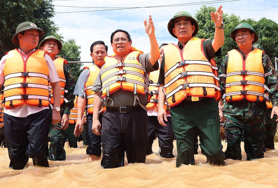 El primer ministro Pham Minh Chinh lidera las labores de rescate y recuperación en Thai Nguyen. (Foto: VNA)