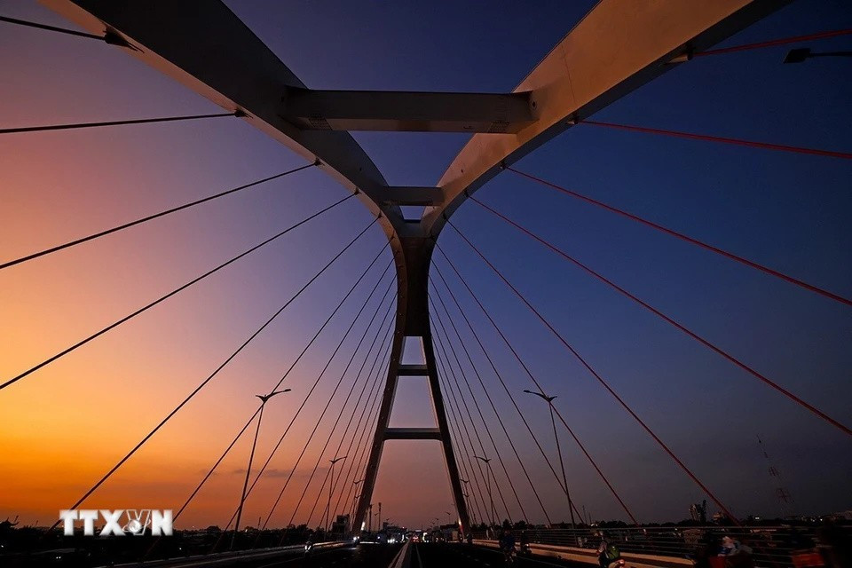 Estos puentes fueron construidos para desarrollar la economía, al mismo tiempo que crean un hito para la ciudad de Can Tho. (Foto: VNA)