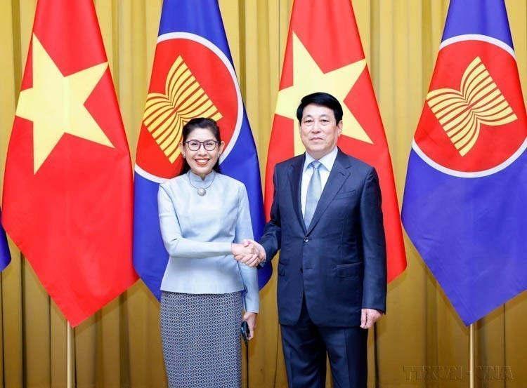 La tarde del 19 de febrero de 2025, en el Palacio Presidencial, el presidente de Vietnam, Luong Cuong, recibió al embajador de Tailandia en Vietnam, Urawadee Sriphiromya. Foto: VNA