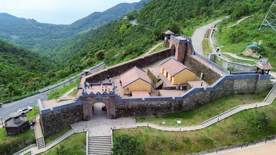 De ruina desgastada por el tiempo, Hai Van Quan está recuperando su forma y vitalidad gracias a sinceros esfuerzos de conservación. (Foto: VNA)