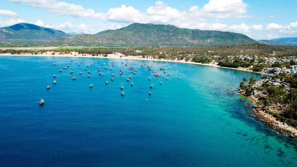 Un rincón de la playa donde se anclan barcos, vista desde el cabo Vi Rong. Foto: Autoridad Nacional de Turismo