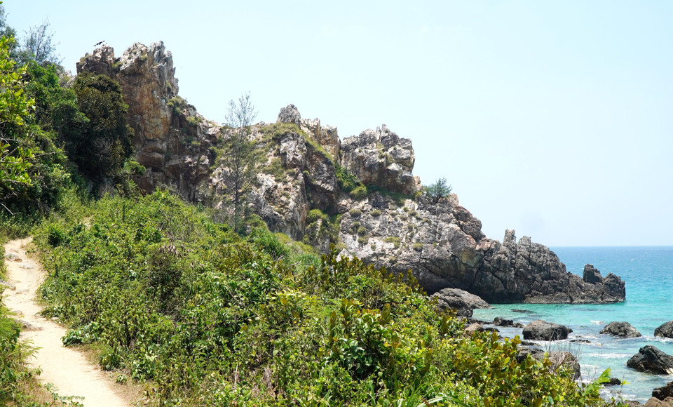El cabo Vi Rong aún conserva su aspecto salvaje y misterioso. Foto: VNA