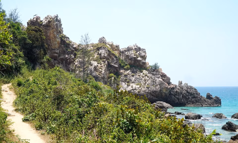 El cabo Vi Rong aún conserva su aspecto salvaje y misterioso. Foto: VNA