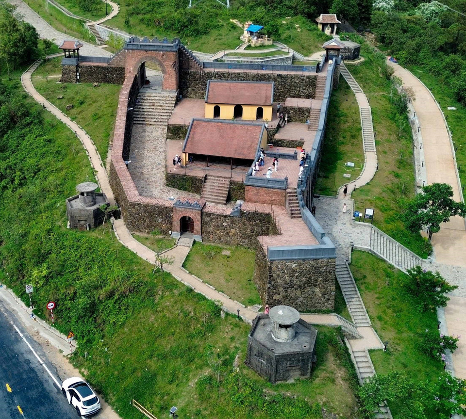 Las murallas y las bases de artillería han sido reforzadas, recreando la imagen de una sólida fortaleza militar de la corte imperial de Nguyen. (Foto: VNA)