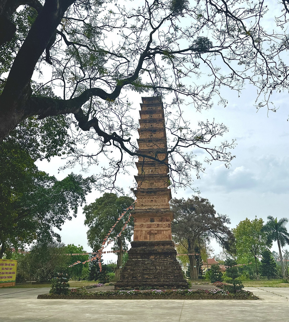 La torre, con sus 11 niveles, conserva vestigios del pasado. Fragmentos de los dos niveles superiores se preservan en la pagoda Then y en el Museo de Vinh Phuc. Foto: VNA