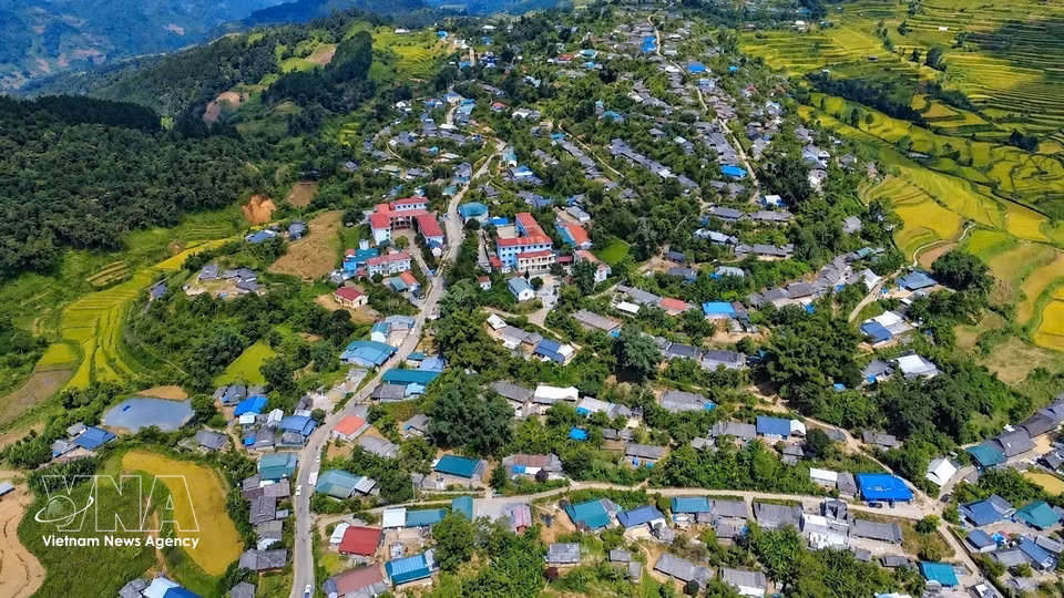 Vista de un poblado H’Mong situado junto a los arrozales en terrazas de Ta Leng. Foto: VNA