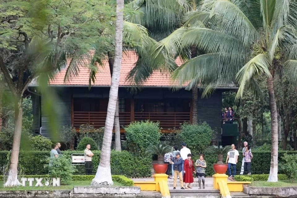 La casa sobre pilotes donde vivió y trabajó el Presidente Ho Chi Minh desde mayo de 1958 hasta agosto de 1969. (Foto: VNA)