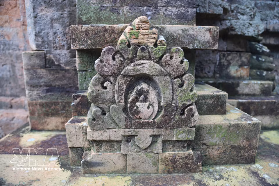 Relieves y motivos tallados que reflejan la historia de una antigua civilización. (Foto: VNA)