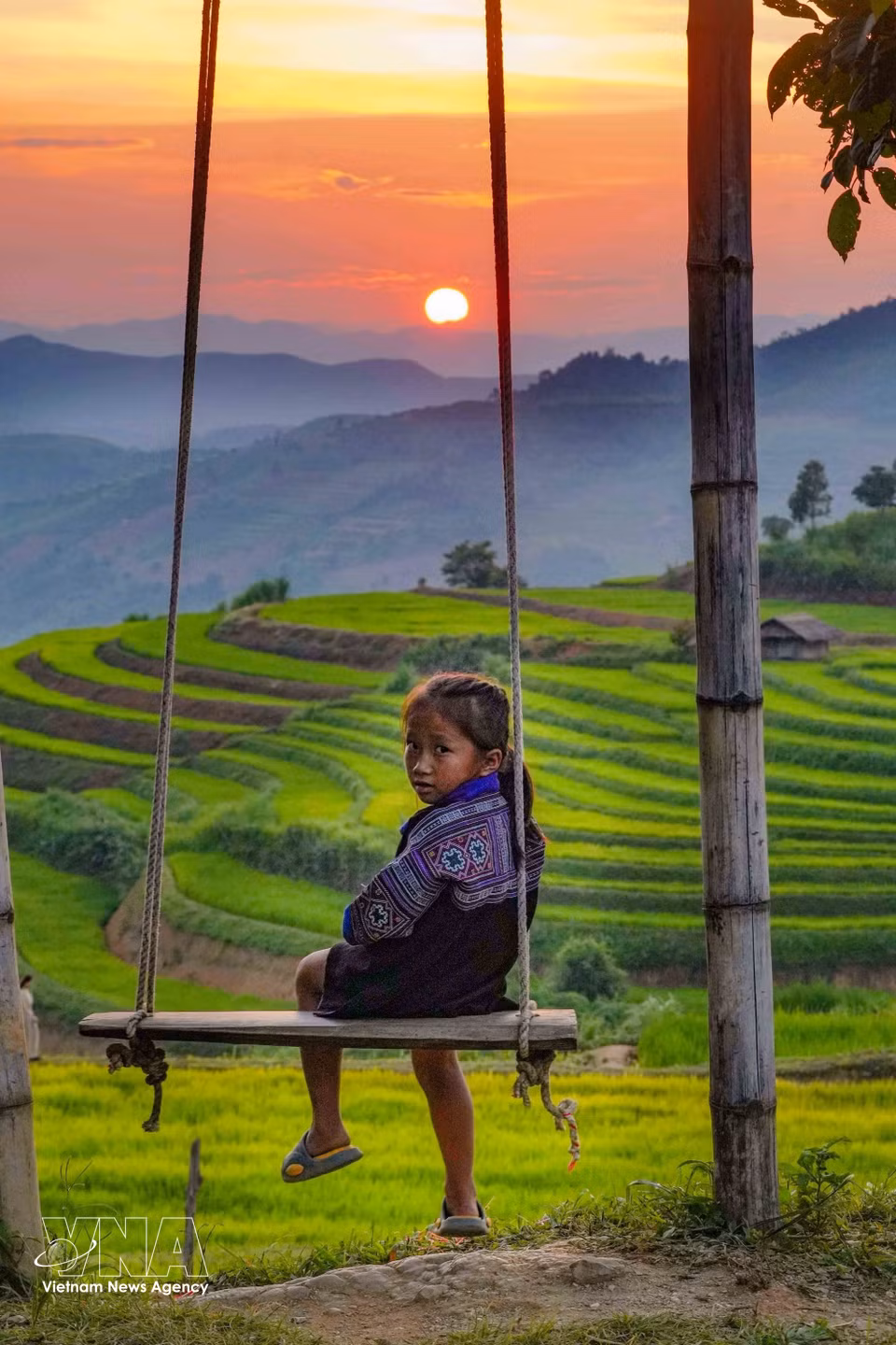 Sencillo paisaje al atardecer sobre los campos de arrozales en terrazas de Pu Nhi. Foto: VNA