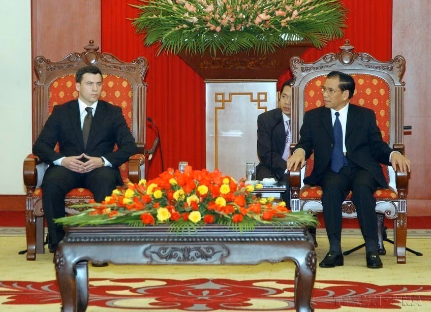 El secretario general del Partido Comunista de Vietnam, Nong Duc Manh, recibió al presidente del Partido Alianza de Izquierda Democrática de Polonia, Wojciech Olejniezak, en su visita a Hanoi en 2007. (Foto: VNA)