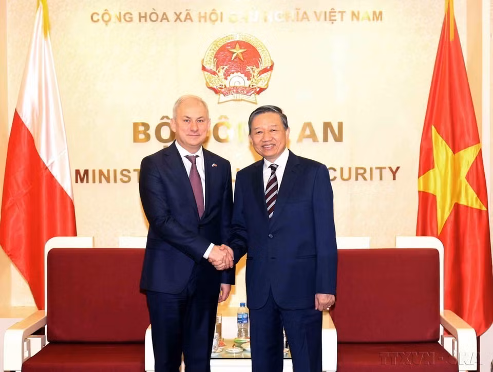 El ministro vietnamita de Seguridad Pública, coronel general To Lam, recibió a Grzegorz Napieralski, presidente del Partido Alianza Democrática de Izquierda de Polonia, en una visita de trabajo a Vietnam en 2018. (Foto: VNA)