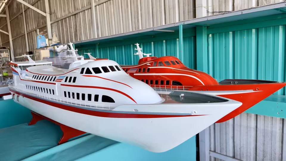 El modelo del yate de alta velocidad acaba de ser completado. Foto: VNA