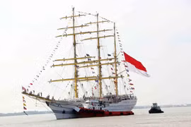 El buque escuela de vela KRI Bima Suci de la Armada de Indonesia. (Fuente: VNA)