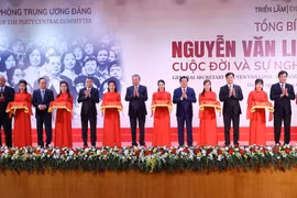 El secretario general del Partido Comunista de Vietnam, To Lam, asiste a la inauguración de la Exposición “Secretario general Nguyen Van Linh: Vida y obra”. (Fuente: VNA)
