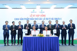 En una ceremonia de firma de acuerdo entre Petrovietnam y PVEP. (Fuente: VNA)