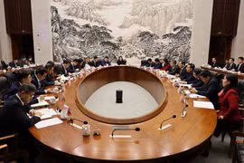 La delegación vietnamita también mantiene reuniones con representantes de la Comisión de Desarrollo y Reforma y de la Federación de Industria y Comercio, ambas de la provincia de Zhejiang. (Fuente: VNA)