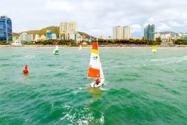 En la Regata Internacional 2025 en Bai Sau. (Fuente: sggp.org.vn)