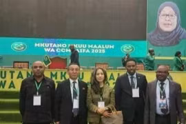 La embajadora vietnamita en Tanzania, Vu Thanh Huyen, (en centro) en el evento. (Fuente: VNA)