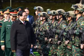 El primer ministro vietnamita, Pham Minh Chinh, visita la Brigada K3. (Fuente: VNA)
