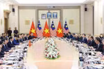 Conversaciones entre el primer ministro vietnamita, Pham Minh Chinh, y su homólogo malasio, Anwar Ibrahim, en Kuala Lumpur el 25 de mayo (Foto: VNA)