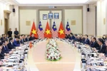 Conversaciones entre el primer ministro vietnamita, Pham Minh Chinh, y su homólogo malasio, Anwar Ibrahim, en Kuala Lumpur el 25 de mayo (Foto: VNA)