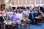 El primer ministro vietnamita, Pham Minh Chinh (al frente, tercero desde la izquierda) y su homóloga tailandesa, Paetongtarn Shinawatra (al frente, segundo desde la izquierda), en el foro empresarial. (Foto: VNA)