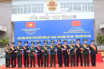 La Guardia Fronteriza de Vietnam y China colaboran en la divulgación legal del programa “Migración - Guardia Fronteriza” Vietnam - China del año 2025. (Fuente: VNA)
