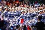 Una formación médica militar pasa por la calle Nguyen Thai Hoc durante un ensayo en Hanoi el 21 de agosto. (Foto: VNA)