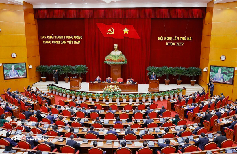 Vista de la sesión inaugural del segundo pleno del Comité Central del Partido Comunista de Vietnam del XIV mandato (Foto: VNA)