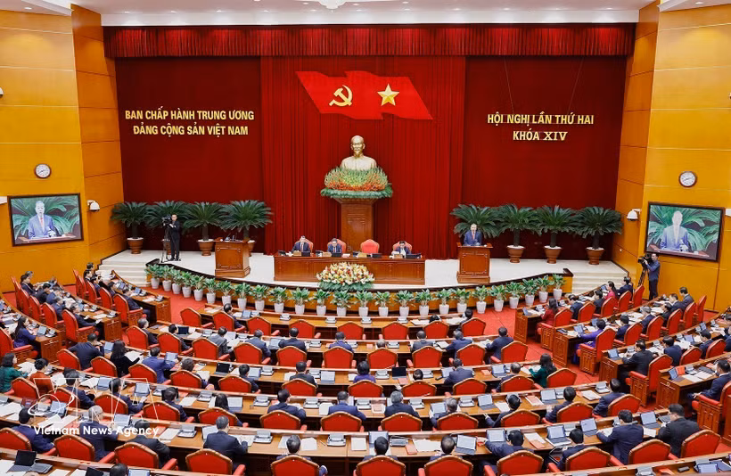 Vista de la sesión inaugural del segundo pleno del Comité Central del Partido Comunista de Vietnam del XIV mandato (Foto: VNA)