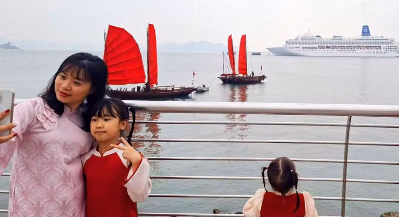 Las velas rojas de los barcos prometen convertirse en un atractivo visual distintivo. (Fuente: Portal electrónico de Quang Ninh)