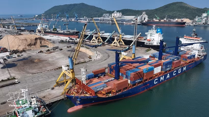 En el puerto internacional de Nghi Son, provincia centrovietnamita de Thanh Hoa. (Foto: VNA)