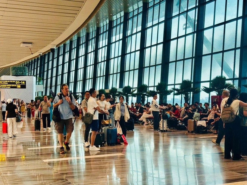 El Aeropuerto de Tan Son Nhat prevé gestionar más de 1.000 vuelos diarios en la temporada alta del Tet (Foto: TIA)
