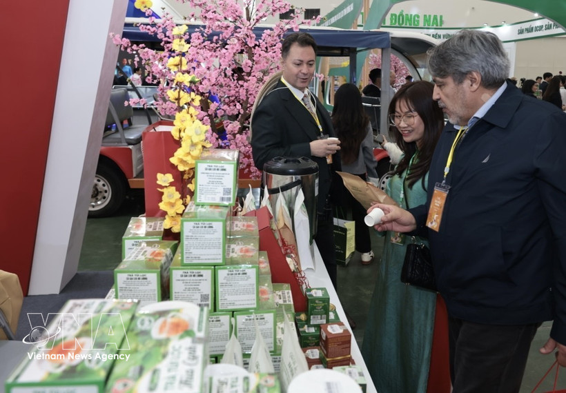 Visitantes en la feria (Foto: VNA)