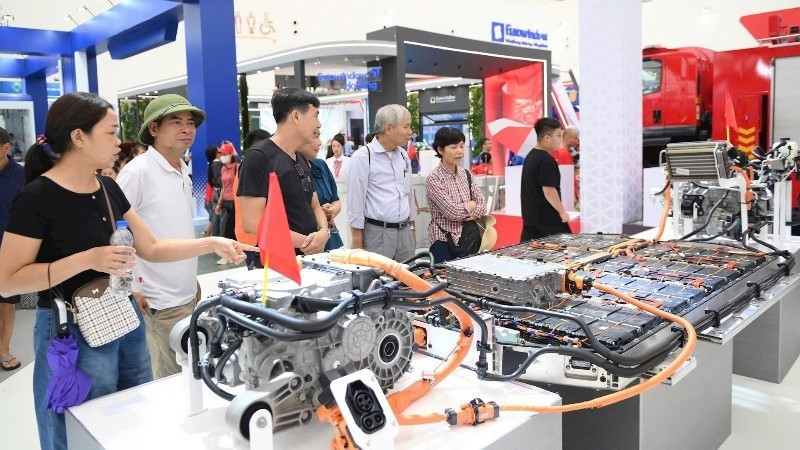 Soluciones tecnológicas para vehículos eléctricos en la Exposición de Logros Nacionales (Foto: nhandan.vn)