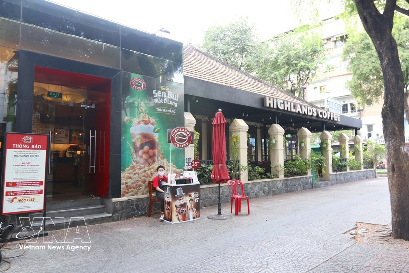 Highlands Coffee, controlada por Jollibee Foods Corporation, contaba con cerca de 928 tiendas a finales de 2025, principalmente en Vietnam. (Foto: VNA)