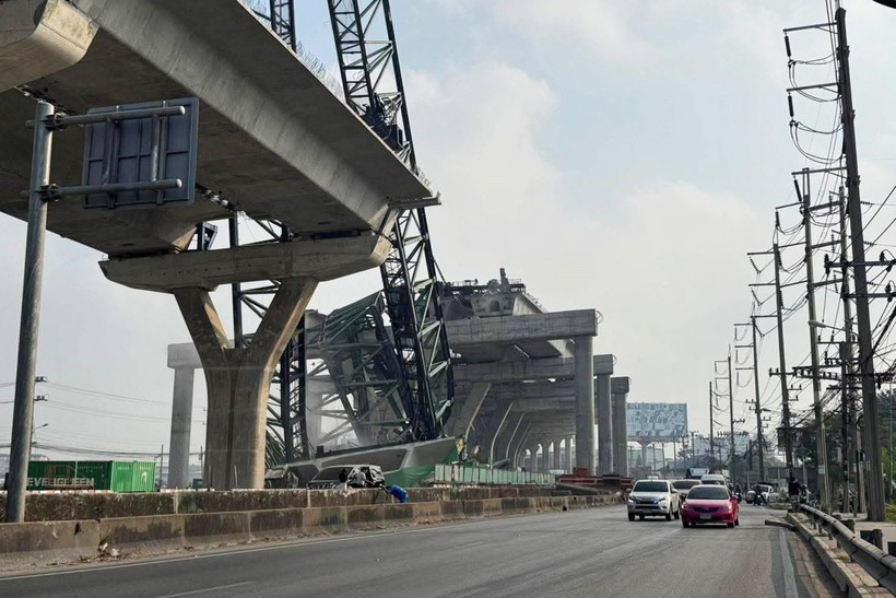 Escena del derrumbe en la provincia de Samut Sakhon, Tailandia, el 15 de enero de 2026. (Foto: Xinhua/VNA)