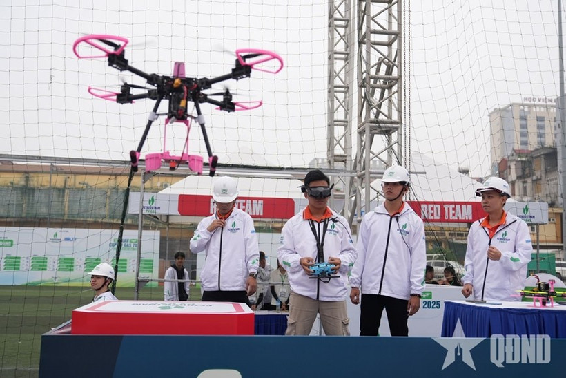 El concurso PV GAS 2025 UAV Cup busca impulsar el desarrollo de soluciones tecnológicas (Foto: qdnd.vn)