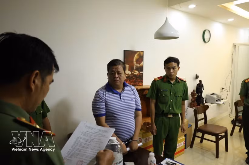 La Policía de la ciudad de Can Tho decide iniciar un proceso legal contra Vo Xuan Truong, presidente del Consejo de Administración, director y representante legal de la empresa Mekolor. (Foto: VNA)
