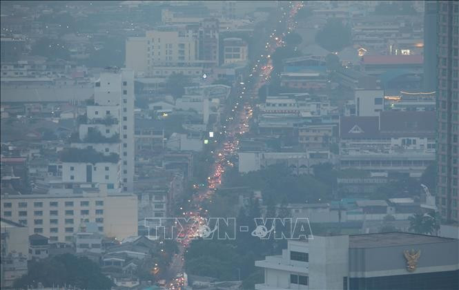 La contaminación cubre Bangkok, Tailandia. (Foto: Xinhua/VNA)