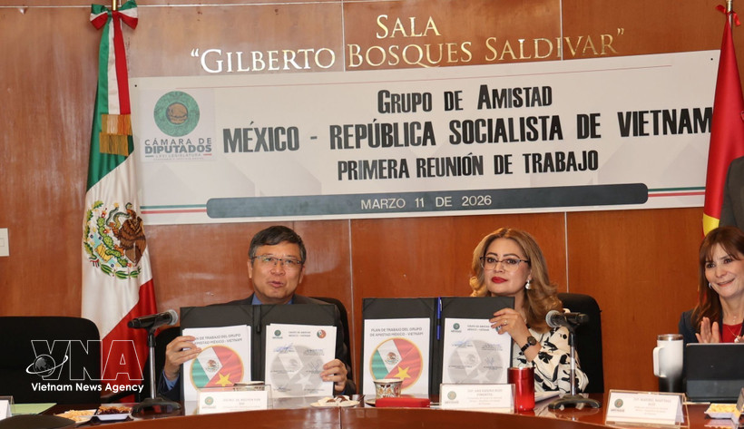 Ceremonia de firma de la agenda de cooperación parlamentaria Vietnam-México (Foto: VNA)