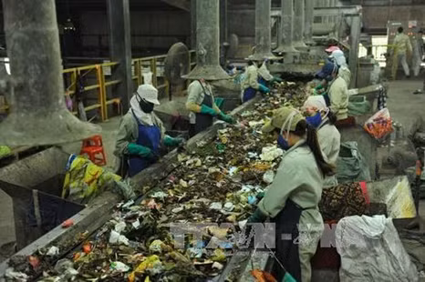 Indonesia transforma residuos industriales y recursos naturales locales en materiales funcionales de alto valor. (Imagen ilustrativa: VNA)