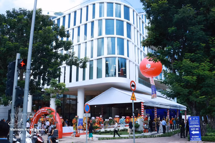 El edificio del Centro de Emprendimiento e Innovación de Ciudad Ho Chi Minh (SIHUB), que abarca casi 17.000 metros cuadrados, funciona bajo un modelo de asociación público-privada. (Foto: VNA)