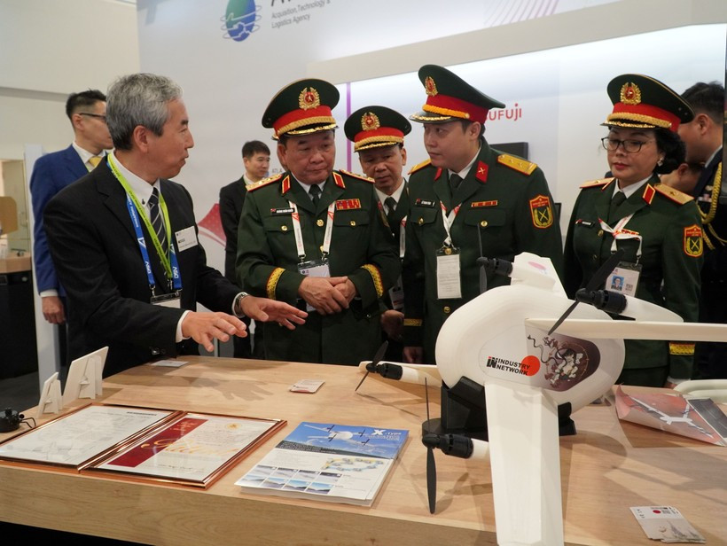Oficiales del Ministerio de Defensa de Vietnam participan en Singapore Airshow 2026 (Foto: VNA)
