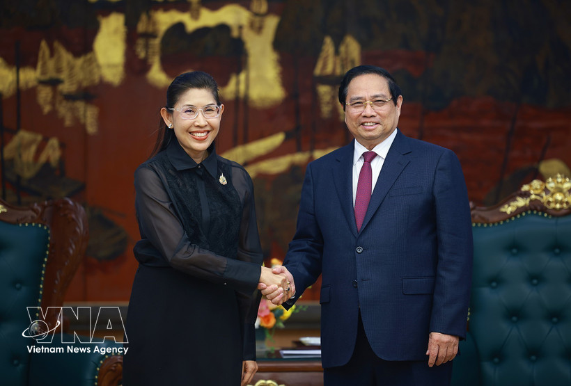 El primer ministro de Vietnam, Pham Minh Chinh, recibe a la embajadora de Tailandia en Hanoi, Urawadee Sriphiromaya (Foto: VNA)