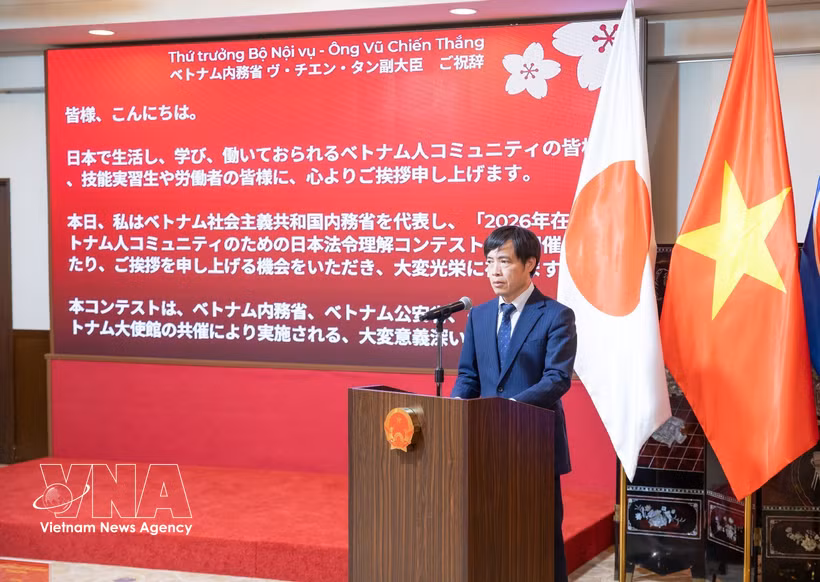 Phan Tien Hoang, jefe de la Junta de Gestión Laboral de la Embajada de Vietnam en Japón, interviene en la cita (Foto: VNA)
