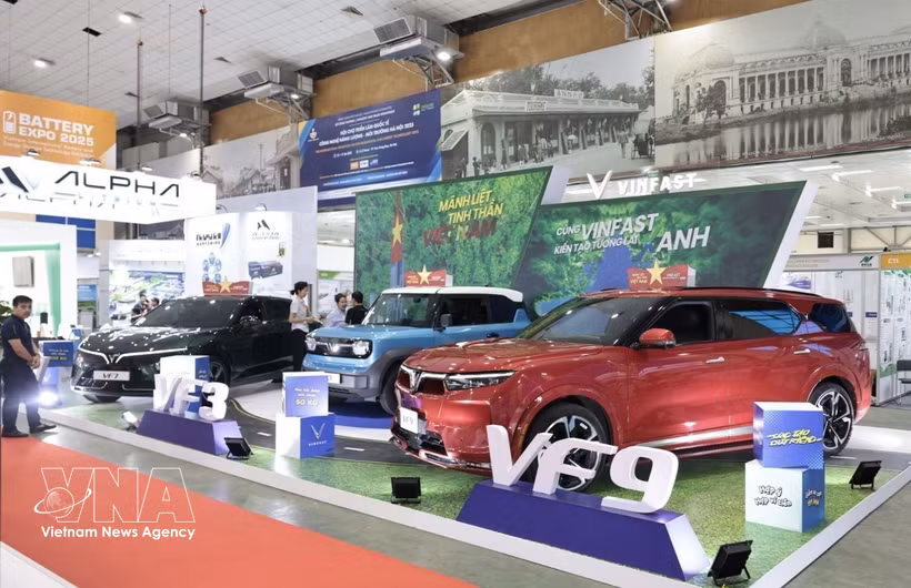 Autos de VinFast en exposición (Foto: VNA)